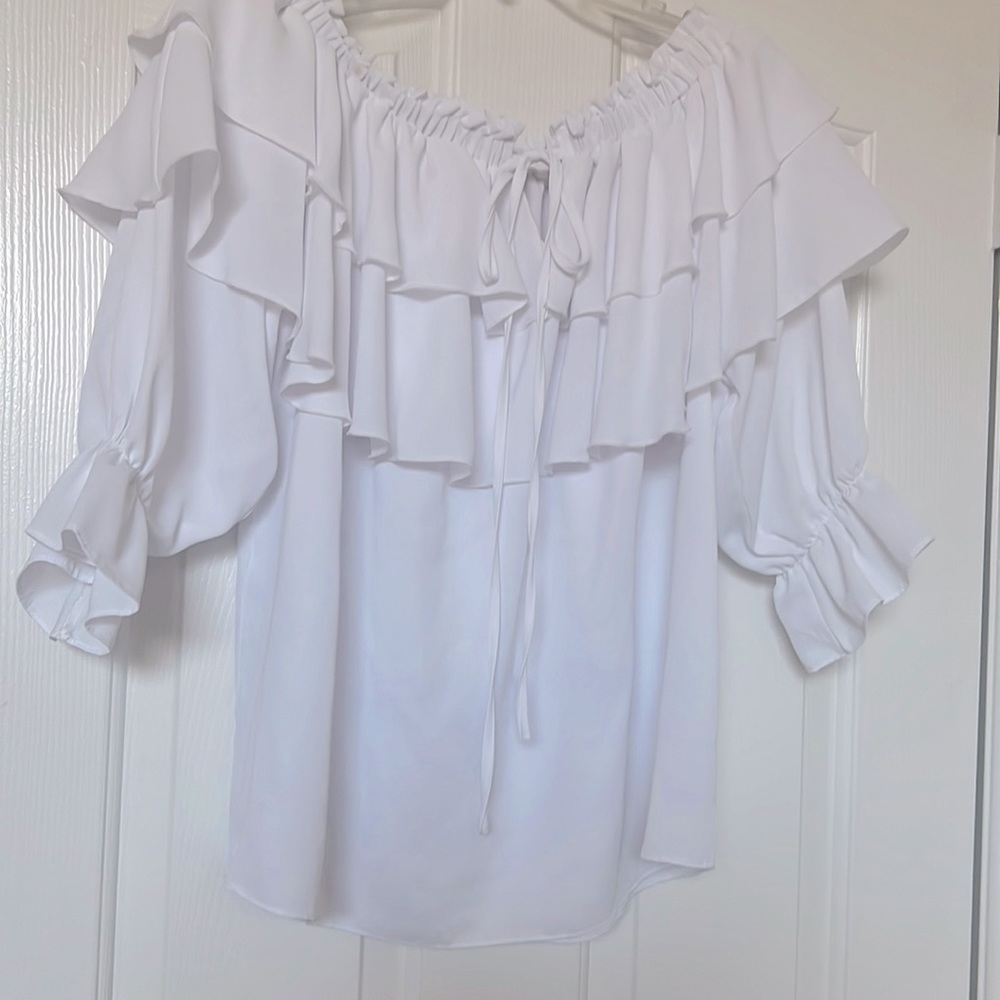 White sexy can be worn off the shoulder ruffle blouse